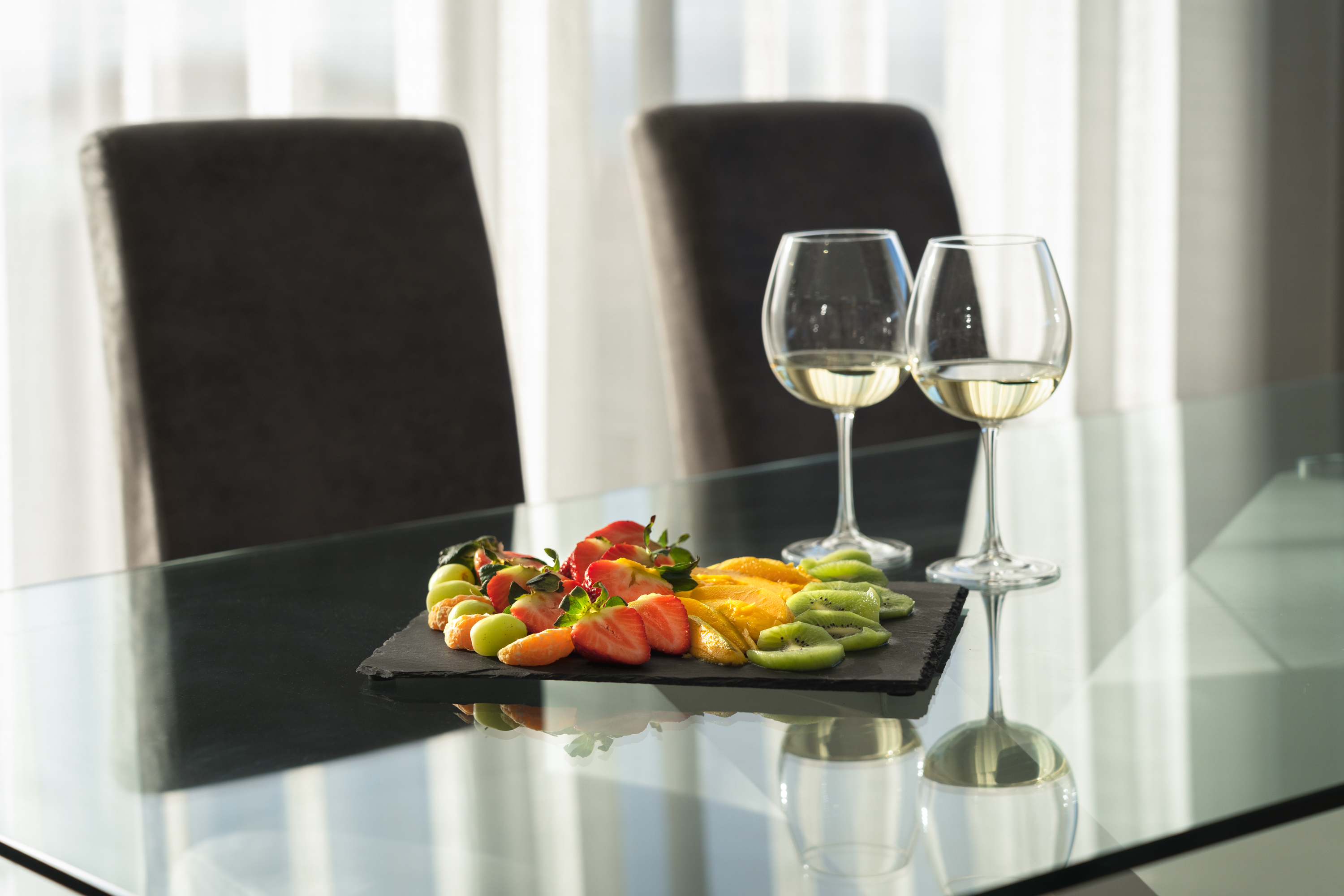 Table with fruit plate